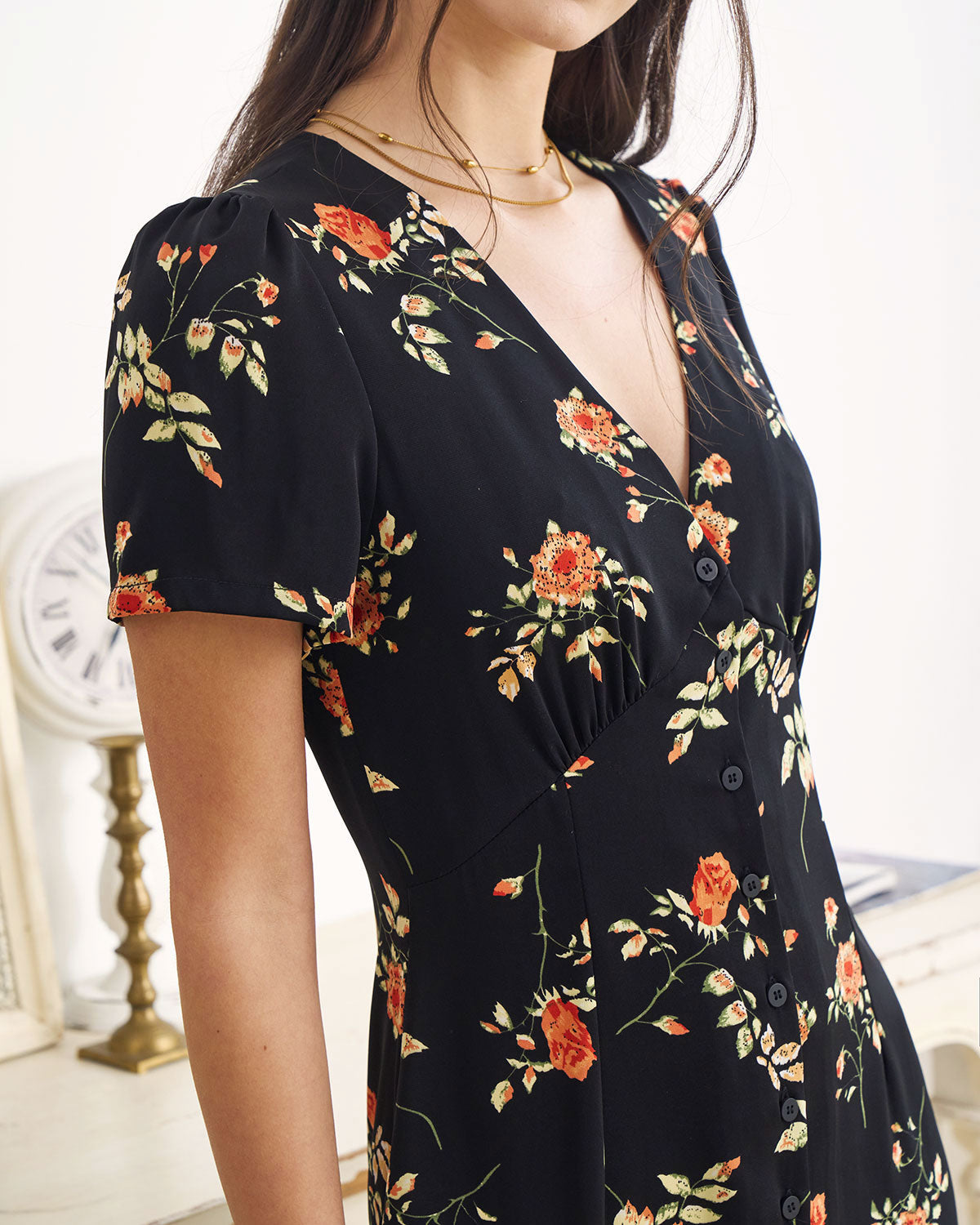 Black V-neck floral short-sleeved dress