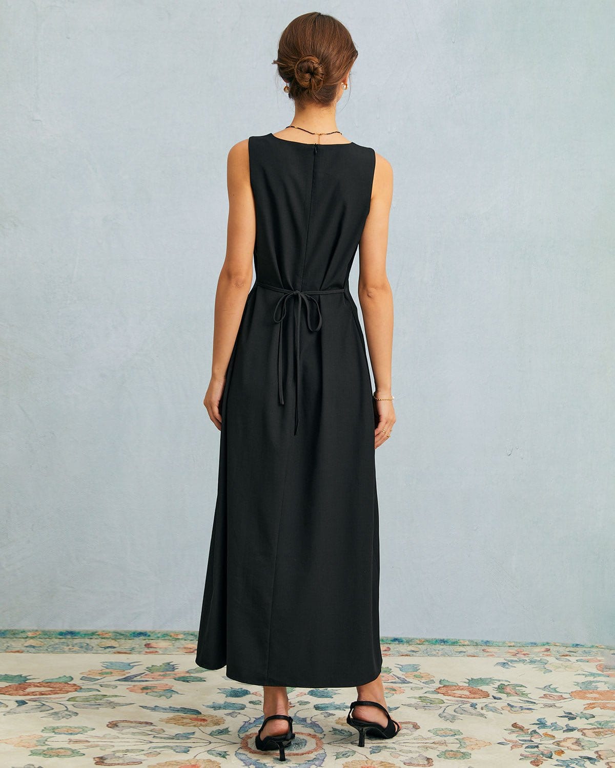 Black U-Neck Tie Sleeveless Maxi Dress