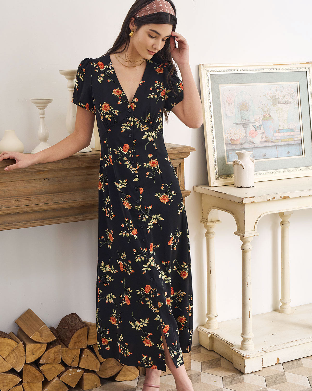 Black V-neck floral short-sleeved dress