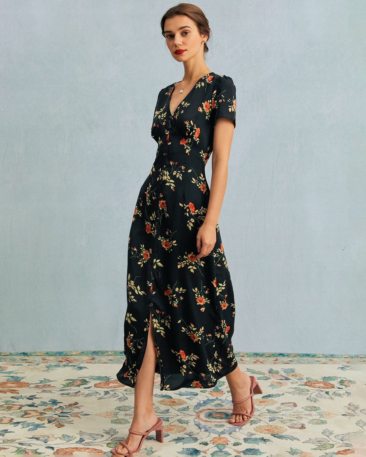 Black V-neck floral short-sleeved dress