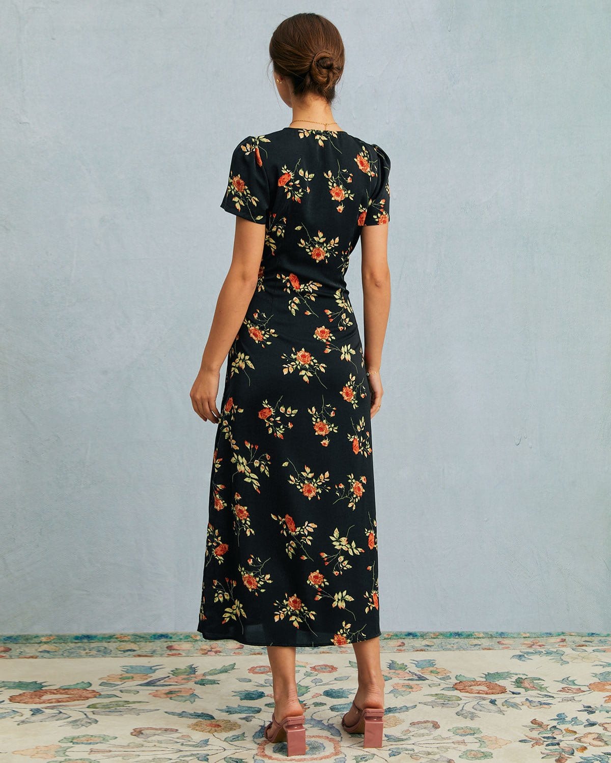 Black V-neck floral short-sleeved dress