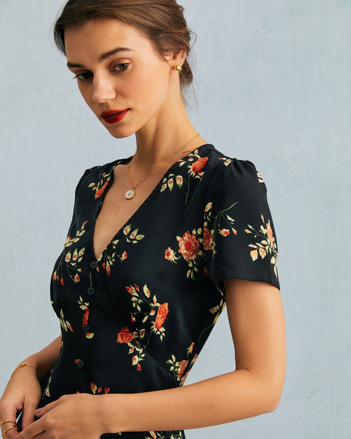 Black V-neck floral short-sleeved dress
