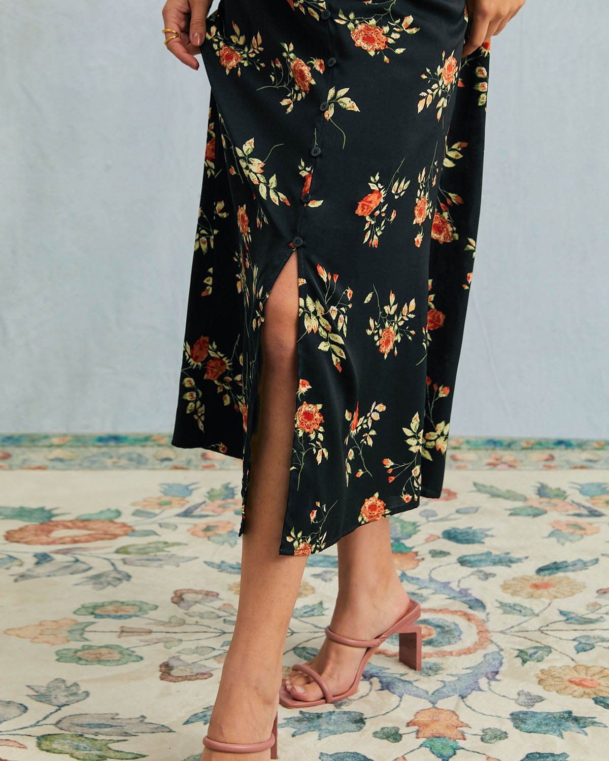 Black V-neck floral short-sleeved dress